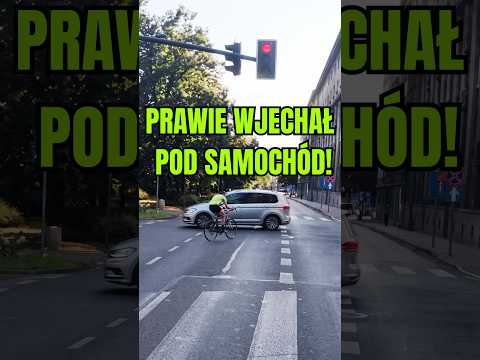 Rowerzysta, którego czerwone światła i przejścia dla pieszych nie obowiązują 🤦🏻‍♂️