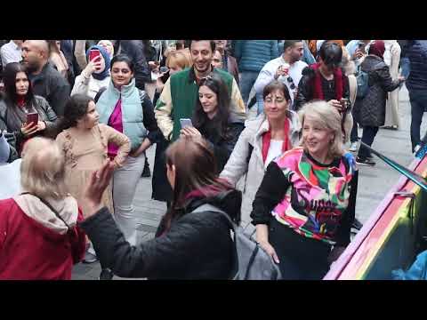 Aslı Maj - Yine Yeni Yeniden (Taksim Tramvay Konseri)