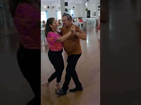 no Valdir Trentin clube do Vovô em Chopinzinho no Paraná.Brasil #shotrs #baile #dancarinos #dança