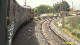 preview picture of video 'Kovai Express Xing Bangalore Intercity exp @Irugur Curve'