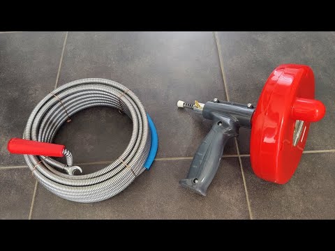 Abfluss verstopft? Rohrreinigungsspirale richtig benutzen (Anleitung)