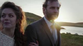 "Shetland", Wedding Scene from Episode "Dead Water" - Music similar to style of Thomas Newman