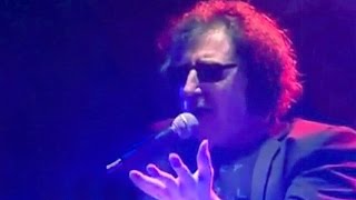 CHARLY GARCIA  -  La Maquina De Ser Feliz (En Vivo)