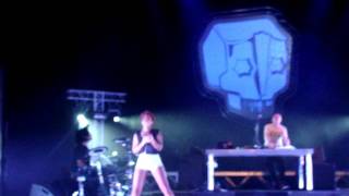 Eskeleto + Tiroza - Buraka Som Sistema @ Coliseu do Porto 2011