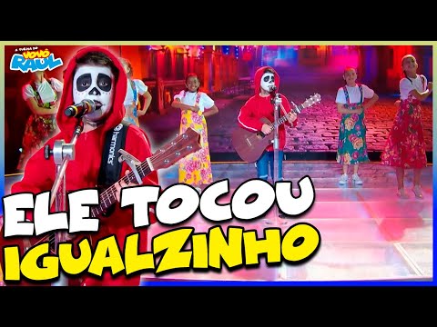 DAVI ARRASA TOCANDO MÚSICA DO FILME "VIVA - A VIDA É UMA FESTA" NA TURMA DO VOVÔ RAUL GIL