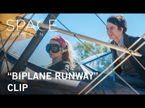 The Space Between Us (Clip 'Biplane Runway')