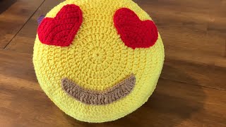 How to: Crochet Heart Emoji Pillow