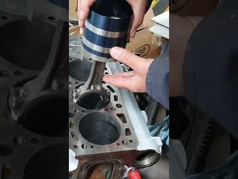 Let's fit Pistons! #slideitin #car #integrale #engine