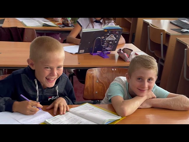 Фото робила відео 4 роки назад ще з телефона 
люблю знімати і монтувати міні кліпи