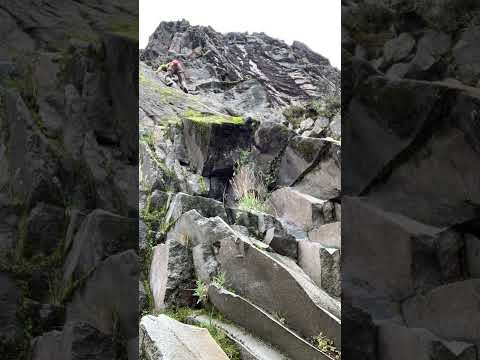 Lead climbing. El quinto de Pepin at Ruca Pichinca (Zone Politecnica).  Quito, Ecuador