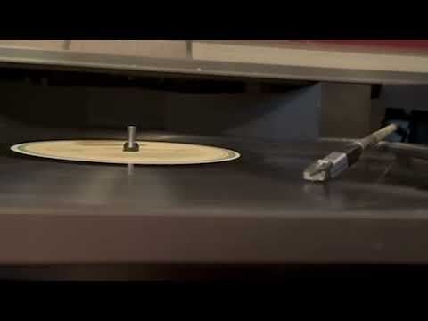 Liec pie lūpām kausu