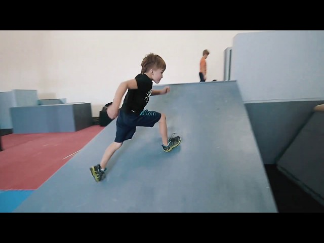 Vídeo relacionado con Parkour Parcouring Deportes extremos Parcour Niños Sudadera con Capucha