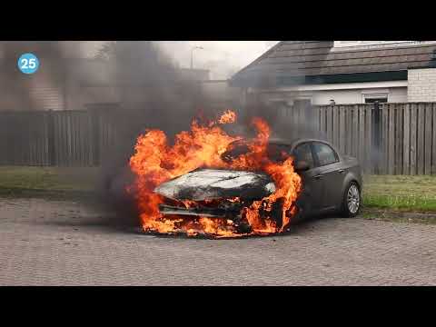 Emmeloord - Auto uitgebrand aan de Traktieweg