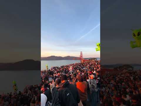 House and Views #housemusic #dancemusic #electronicmusic #edm #views #rave #meme