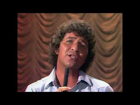 The Muppet Show - 514: Mac Davis - “I Believe in Music” (1981)