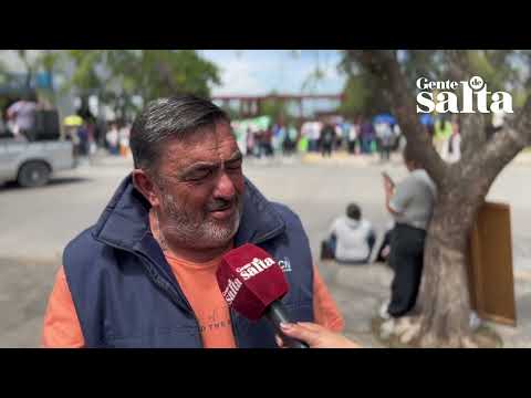 Los municipales de El Jardín acampan frente a Grand Bourg