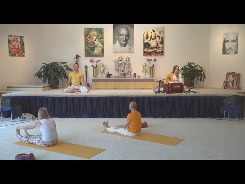 Meditatives Halten - Yogastunde mit Ishwara - Live 9:15 Uhr 28.04.2020