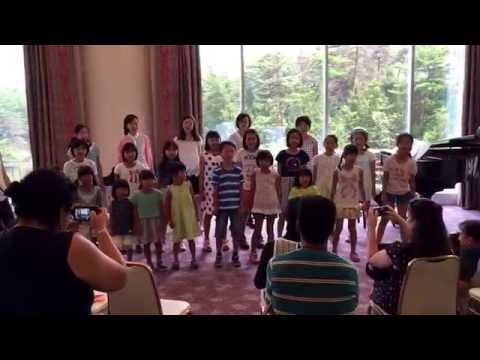 Japanese Children's Choir Sings a Spanish Song to the UN Singers (excerpt)