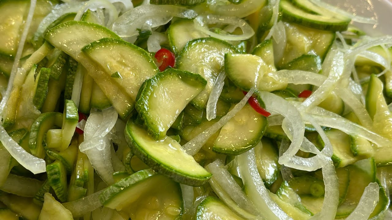 Você nunca comeu essa salada de abobrinha