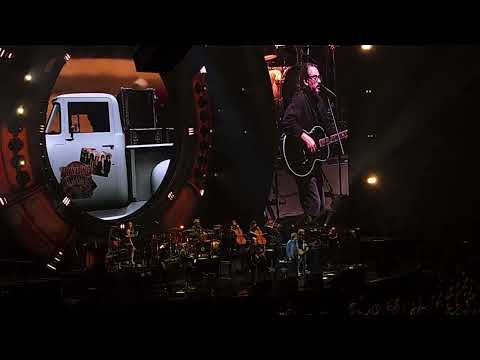 Jeff Lynne's ELO (with Dhani Harrison) - Handle With Care