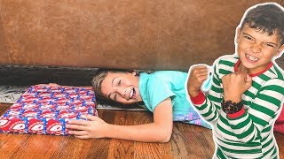 CHRISTMAS TREASURE HUNT!