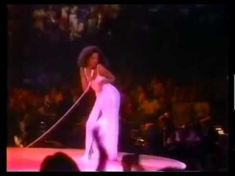 Diana Ross & Michael Jackson sing  UPSIDE DOWN - Live @ Forum- 1981