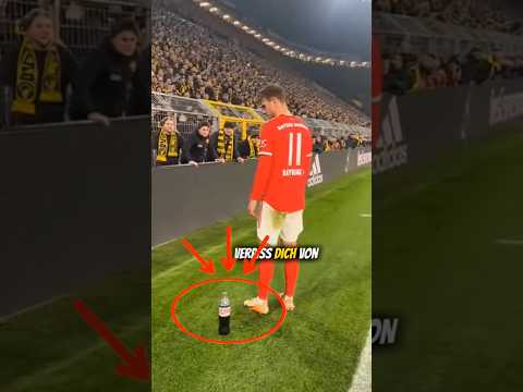 Er trank die Limonade, die sie nach ihm geworfen hatten.  #bayern #bvb  #bayernmünchen