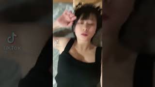 舌出しお姉さん