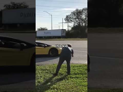 Drifting Lamborghini Runs From Cops
