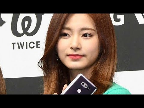 Twice Tzuyu Camera Focus and show her phone 171210