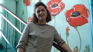 ТАЛАНОВИТА ХУДОЖНИЦЯ ЗІ ЖМЕРИНКИ ПРОДОВЖУЄ ПЕРЕТВОРЮВАТИ МІСЬКІ ПІД’ЇЗДИ НА ШЕДЕВРИ. Відеосюжет