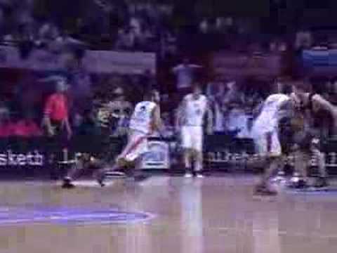 05 19-02-08 BCO-Kiev - Heerlijke dunk van Chuck Davis na ass