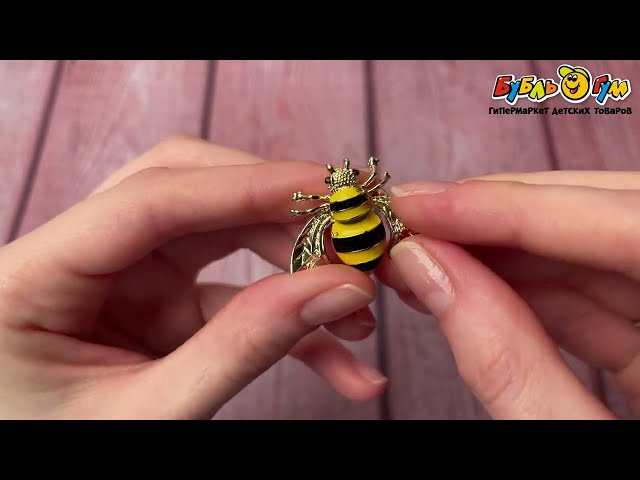 Брошь Пчелка в золоте черно-желтая - видео