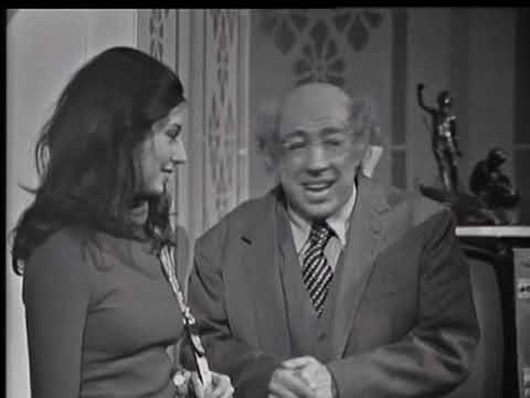 Gino Bramieri nello sketch dove scopre di non essere mai stato sposato