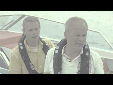 Solsidan blooper:  Fredde och sjöpoliserna bryter ihop