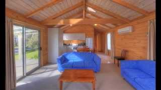 preview picture of video 'Beauty Point Tourist Park - Kookaburra Cottage presented by Peter Bellingham Photography'