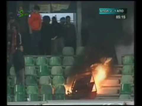 APOEL CRAZY FANS  MESA STO TSIRIO!!