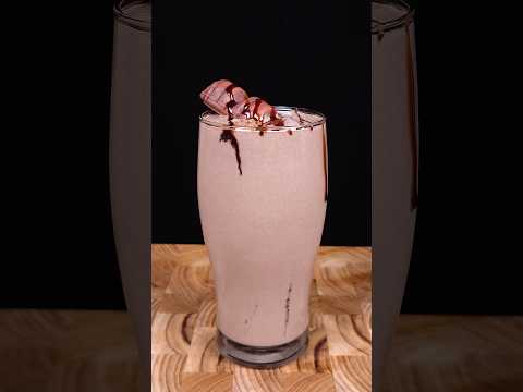 Ultimate Kinder Bueno Milkshake 😋#shorts