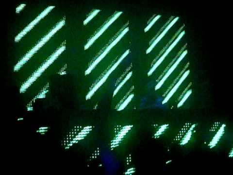 Avicii - Smack My Bitch Up (by Prodigy)