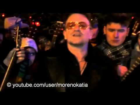 U2News - Bono busking on Grafton Street 2013