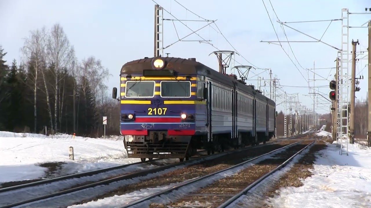Электропоезд ЭР2-1294 на о.п. Валингу / ER2-1294 EMU at Valingu stop