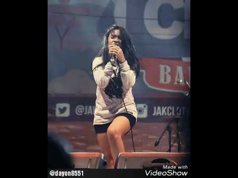 [HD] Rocket Rockers feat Savira Razak - Ingin Hilang Ingatan (Love at SHOWCASE Yogyakarta,2017)