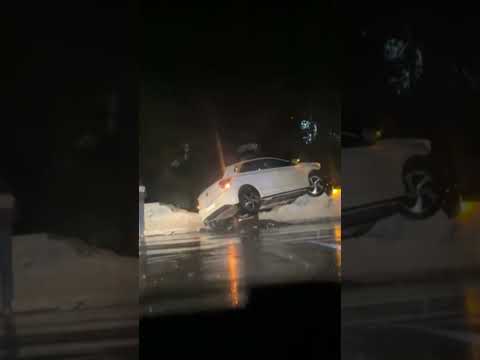 Mais um veículo subiu na "famosa mureta de Paulo Frontin" no Trevo das BRs 476 e 153