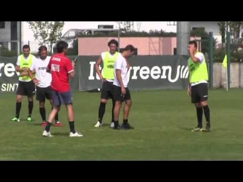 Tattica, foto e stretching: immagini dall'ultimo allenamento a Novarello