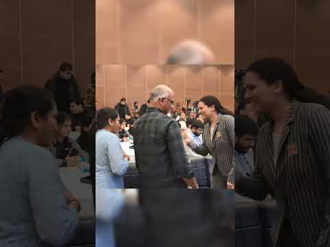 World Champion Gukesh parents Congratulate Koneru Humpy during AICF ceremony #chess #gukesh