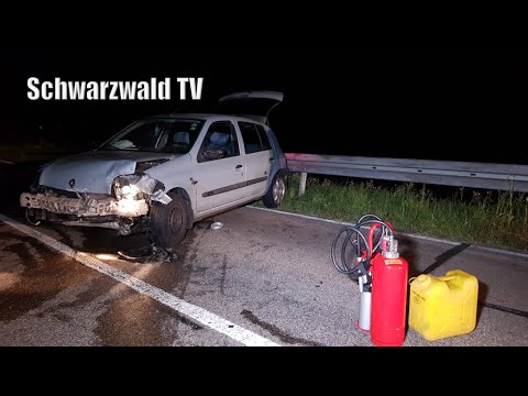 🚨🚒 Pizzalieferant prallt frontal auf Steinmauer - Feuerwehr Herrischried im Einsatz [13.09.2019]