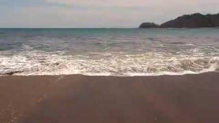 preview picture of video 'Waves in Olas Herradura Beach - Olas en Playa Herradura'