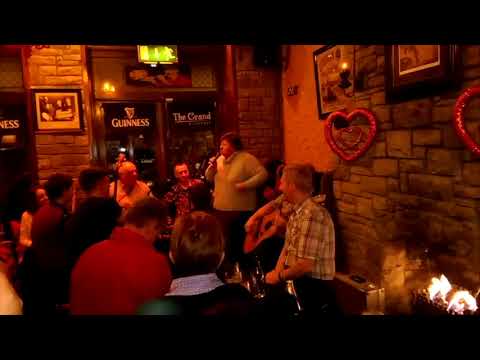 Frances Kennedy Ryanair comedy song (Highwaymen in the Sky)