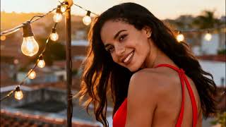 Aura Magnética | Energia Magnética Feminina Latina