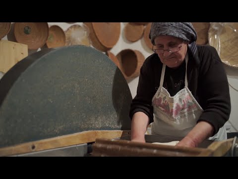 Obreschendi - Documentario in sardo sulla lavorazione artigianale del pane e del formaggio